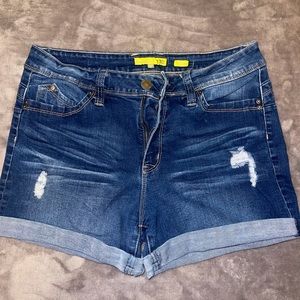 Wannabettabutt jean shorts. Size 13. Mid rise.
